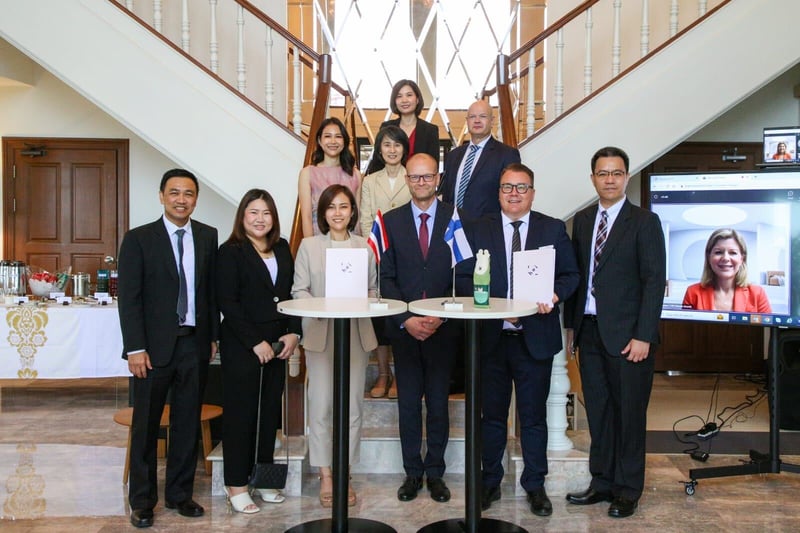 Finn Future Education's team, HEI Schools' representatives and  Ambassador of Finland in Thailand gathered to sign the partnership agreement
