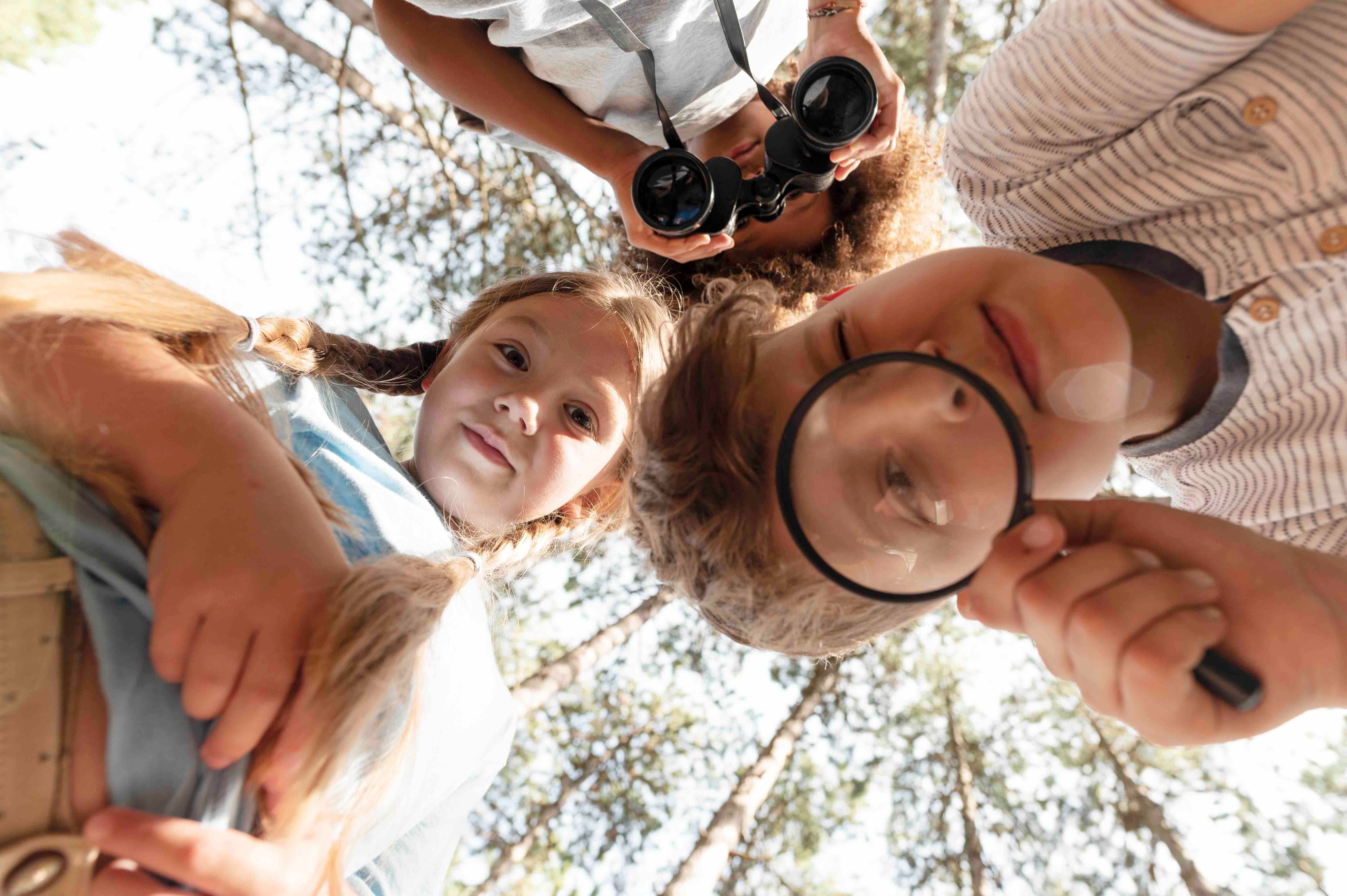 kids-participating-treasure-hunt-Reggio Emilia-approach