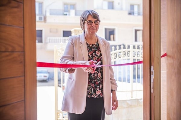 Ms. Kansikas-Debraise cuts the ribbon to officially open HEI Schools New Cairo.