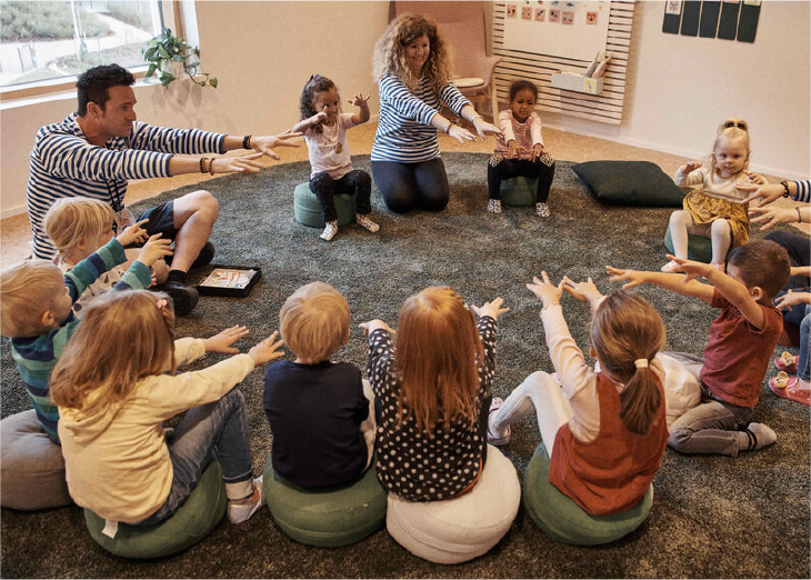HEI teacher children singing play circle webinars 350x250