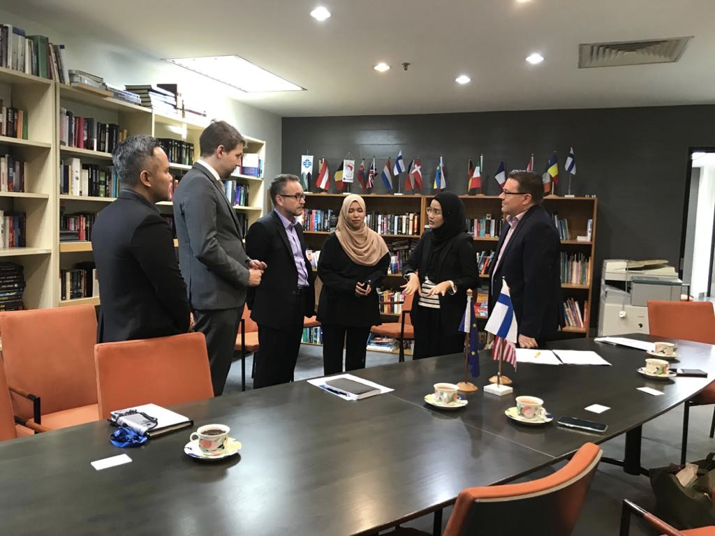 Mr Mohamed Farid, Mr Eero Väisänen, Ambassador Petri Puhakka, Ms Mardhiah Zain, Ms Syahirah Hanim Jermadi, and Mr Heikki Vartia